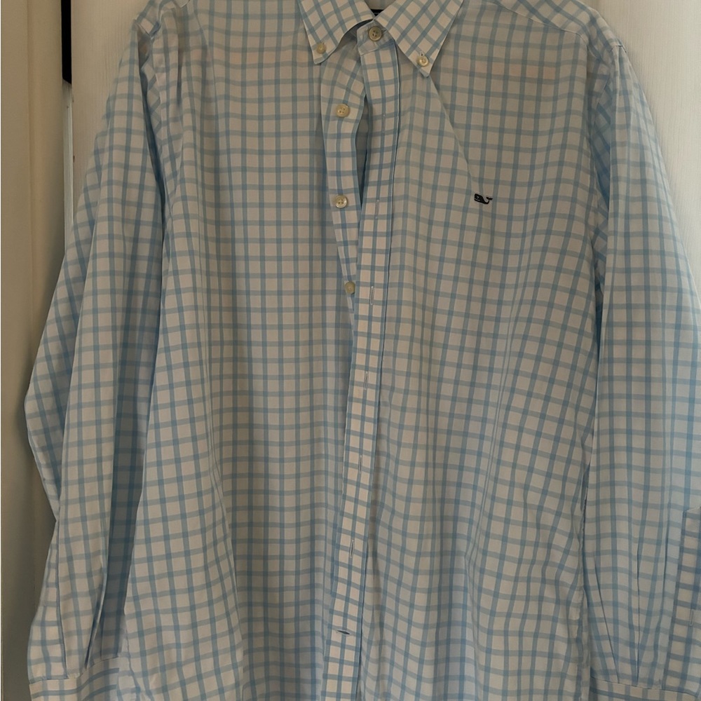 Like new Men’s Vineyard Vines button down shirt